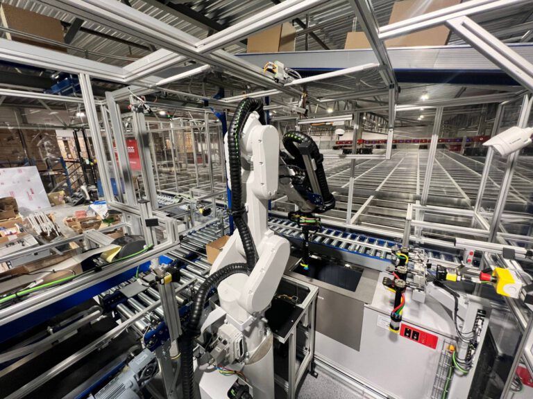 A Nomagic robot installed at Komplett