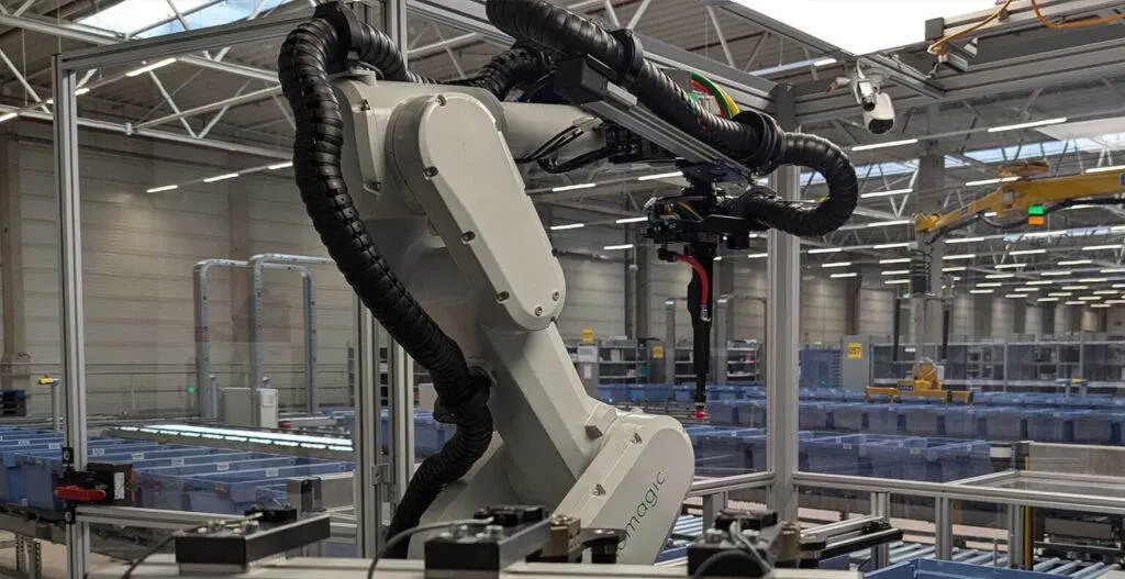 Nomagics Roboter Sophie bei Vetlog Kardex