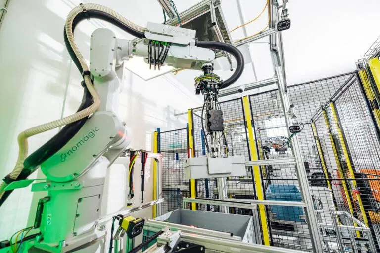 Nomagischer Schuhkarton-Pfleger-Roboter