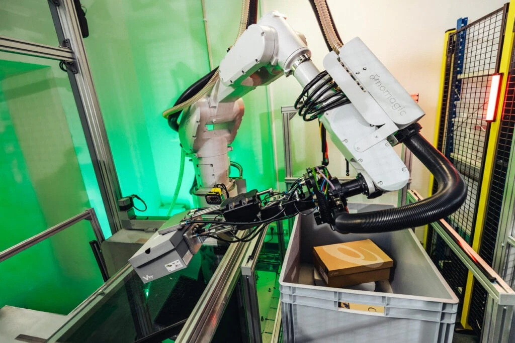 Robot de cueillette de boîtes à chaussures Nomagic